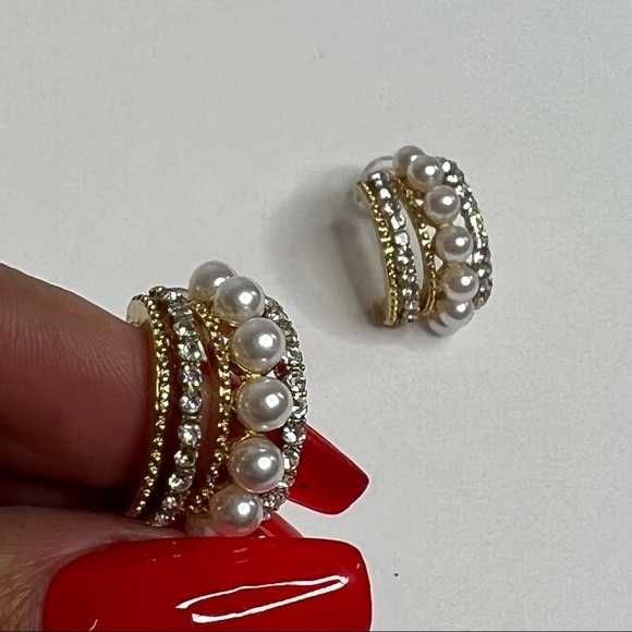 NEW Faux pearl hoop earrings mini gold hoop earrings - Picture 1 of 8